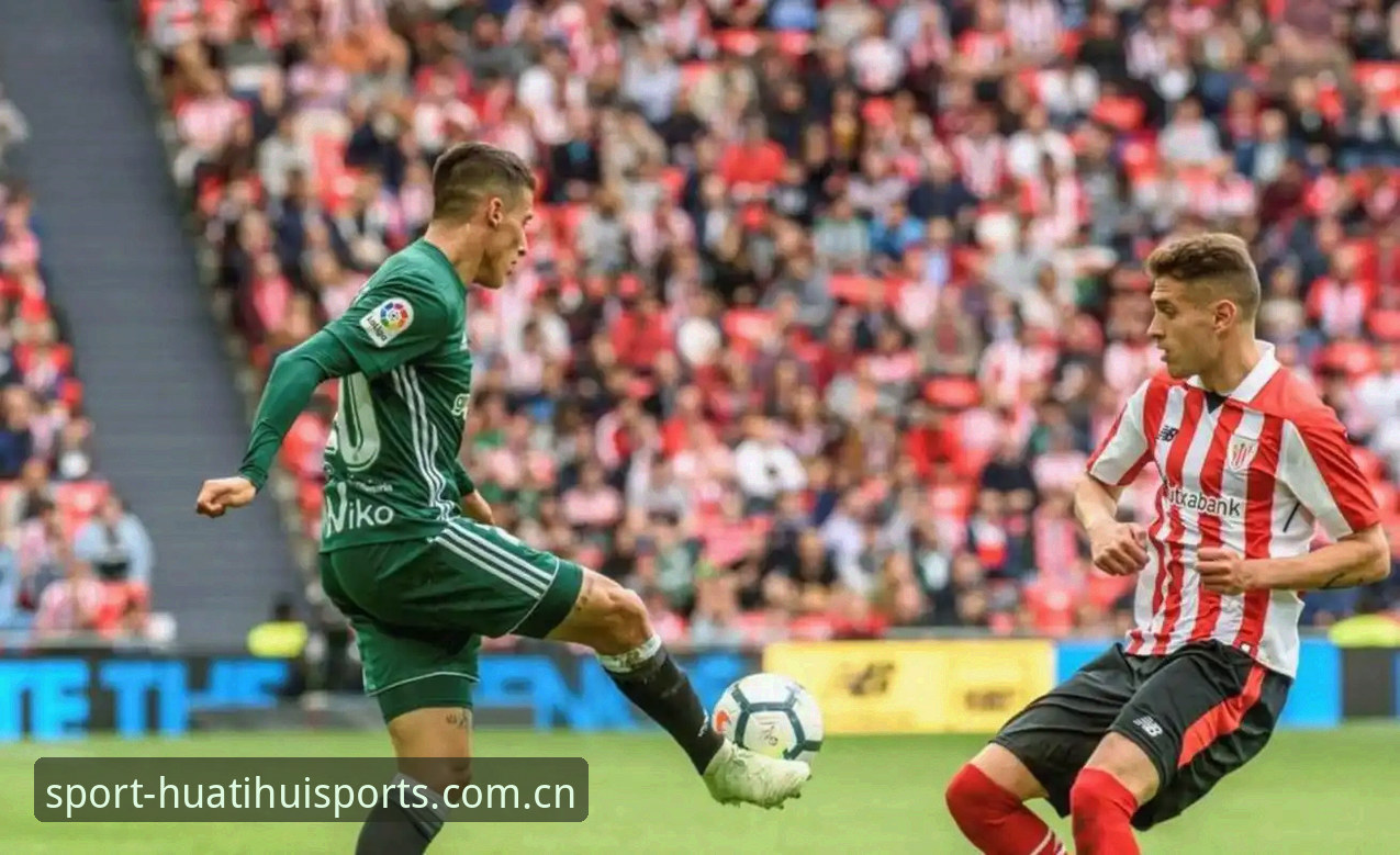 欧联杯决赛深度解析：维拉3-0弗赖堡夺冠全程回顾